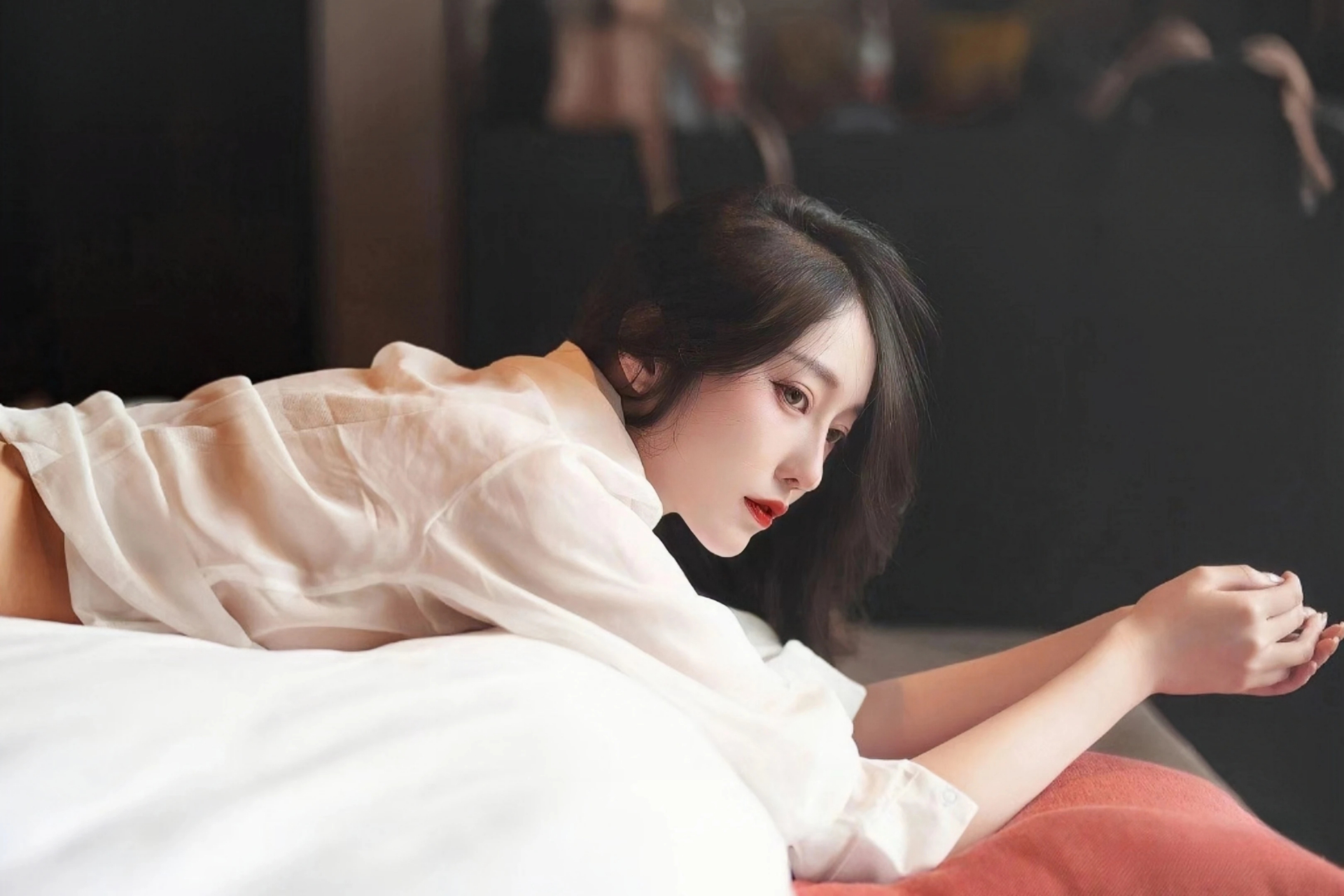 特朗普说“没人关心”爱泼斯坦，马斯克回怼：赶紧公布文件！ | 国际识局